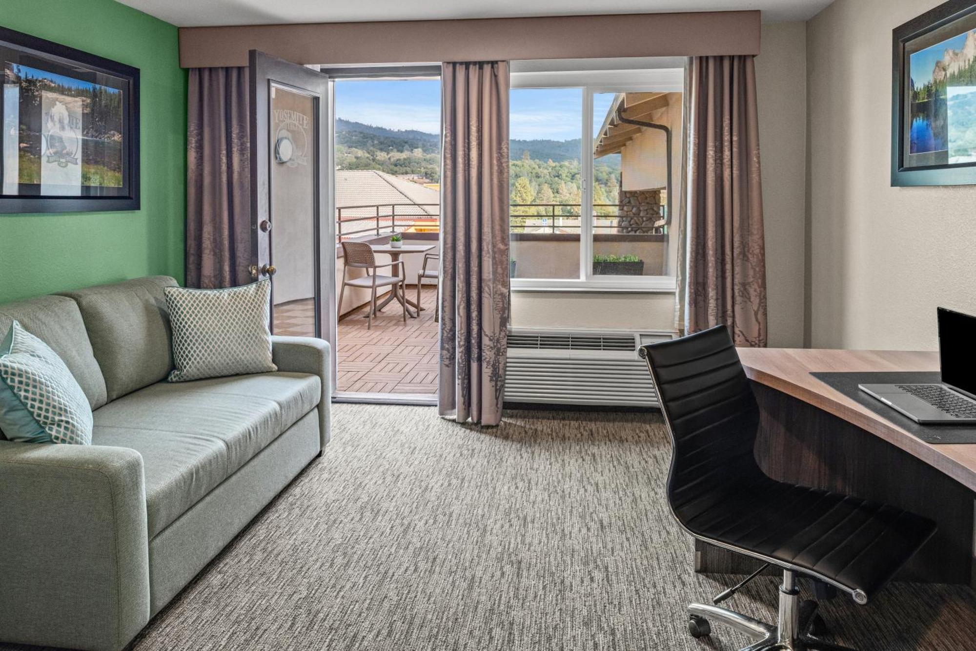 Yosemite Southgate Hotel & Suites Oakhurst Exterior photo