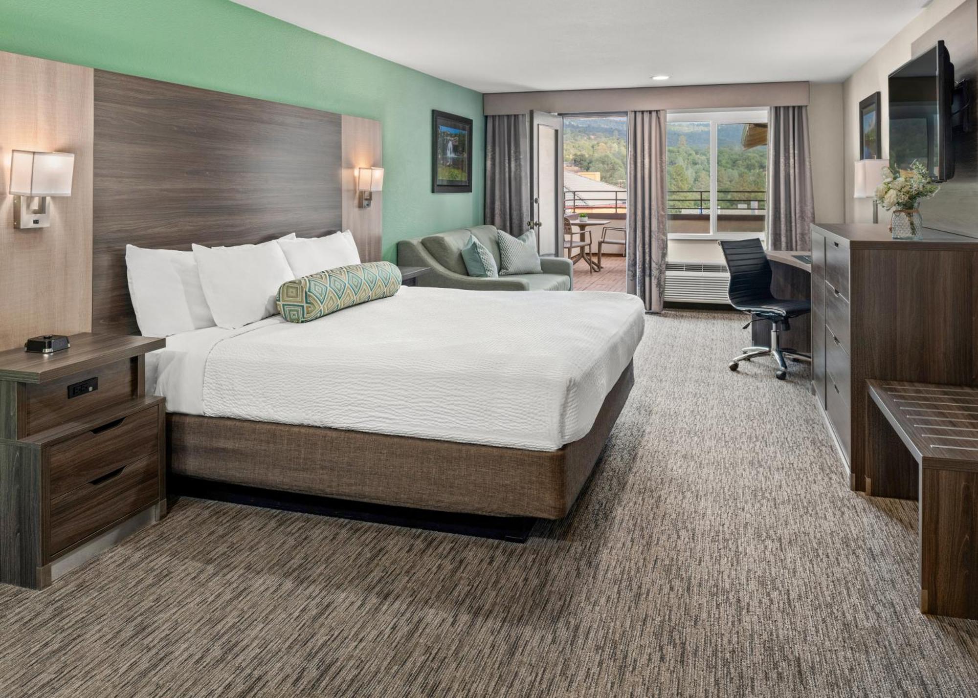 Yosemite Southgate Hotel & Suites Oakhurst Exterior photo