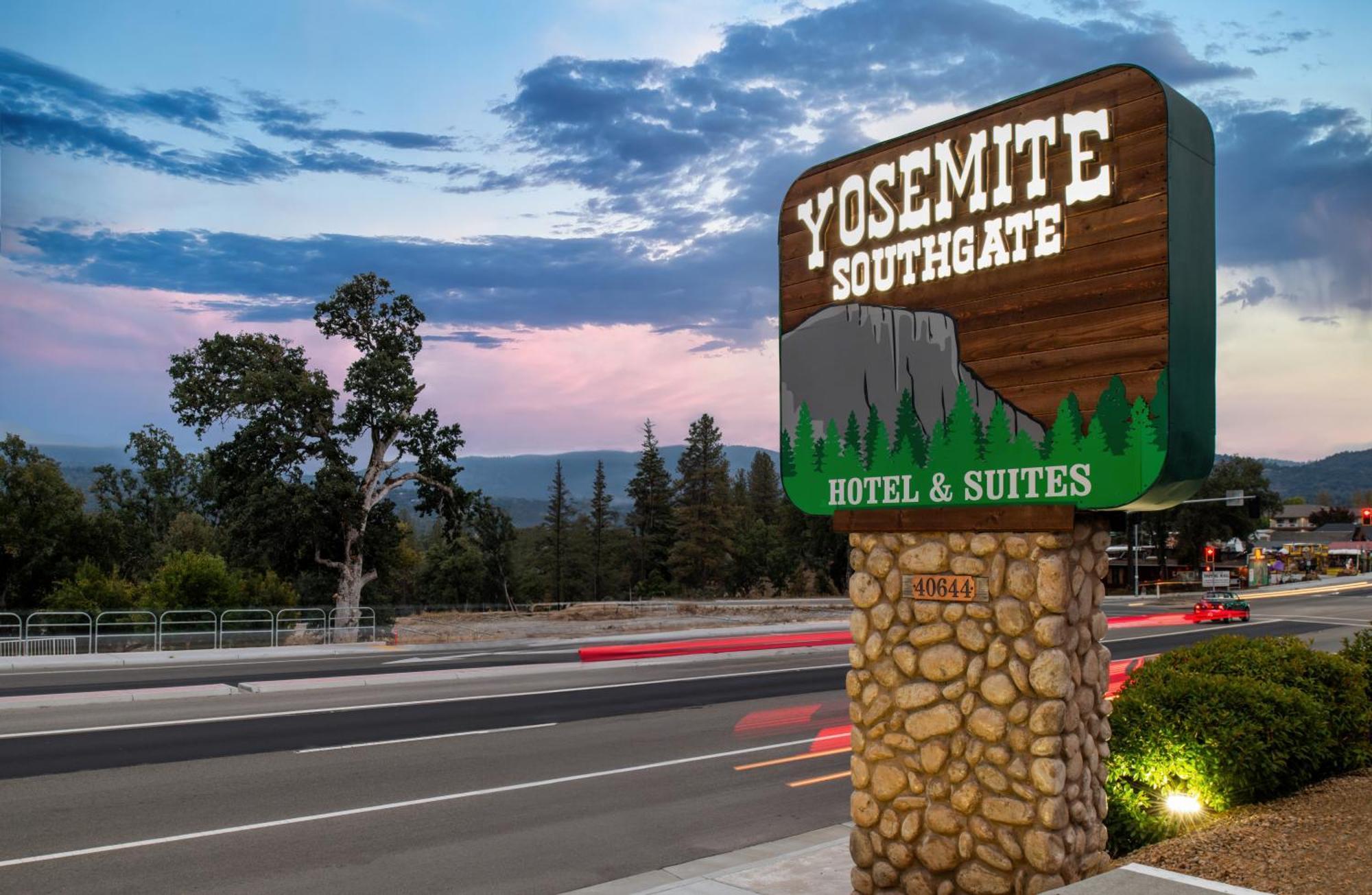Yosemite Southgate Hotel & Suites Oakhurst Exterior photo