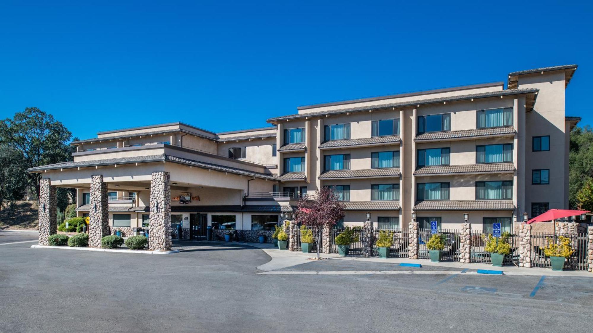 Yosemite Southgate Hotel & Suites Oakhurst Exterior photo