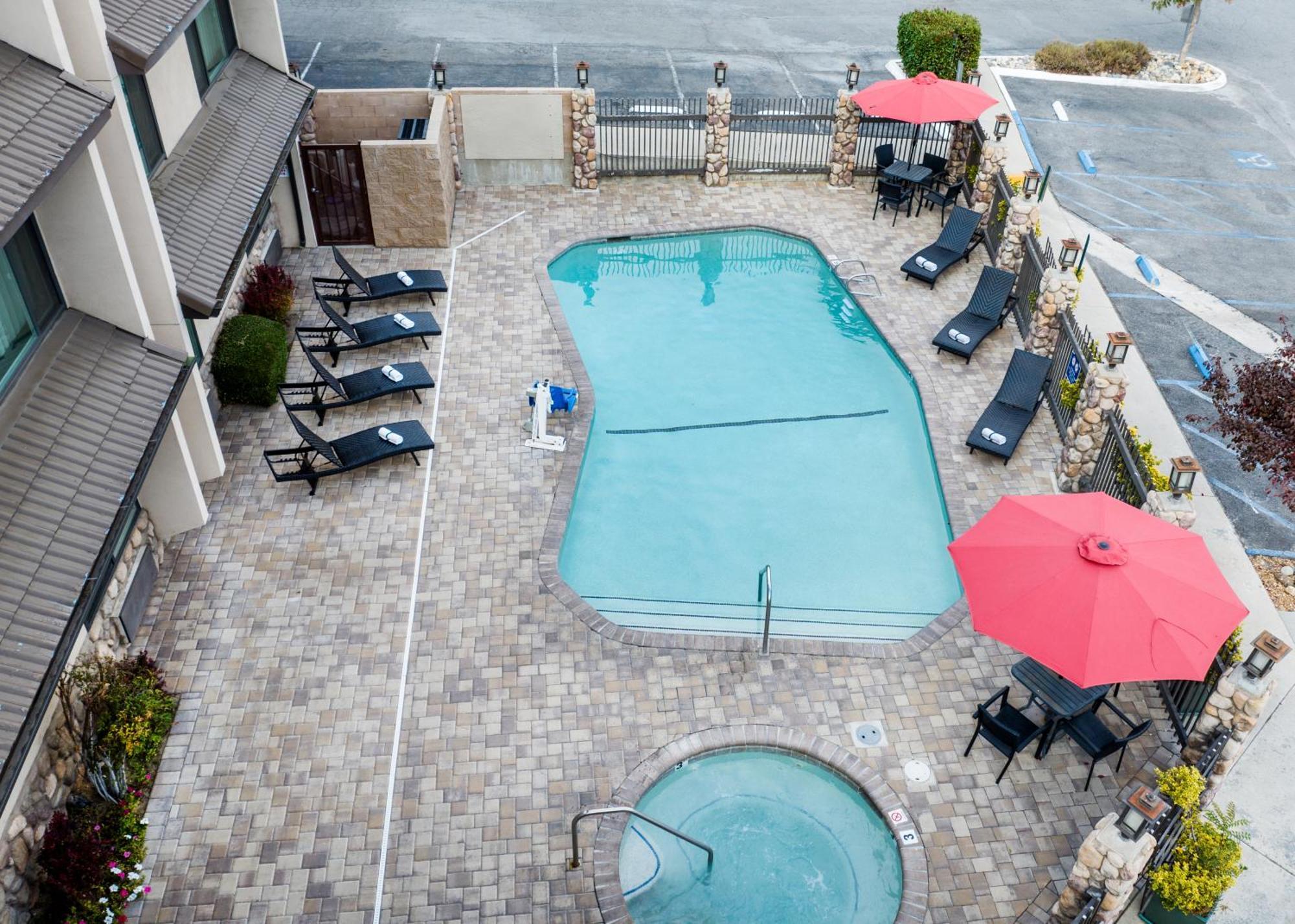Yosemite Southgate Hotel & Suites Oakhurst Exterior photo