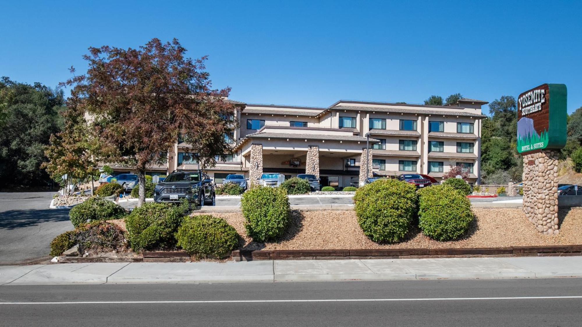 Yosemite Southgate Hotel & Suites Oakhurst Exterior photo